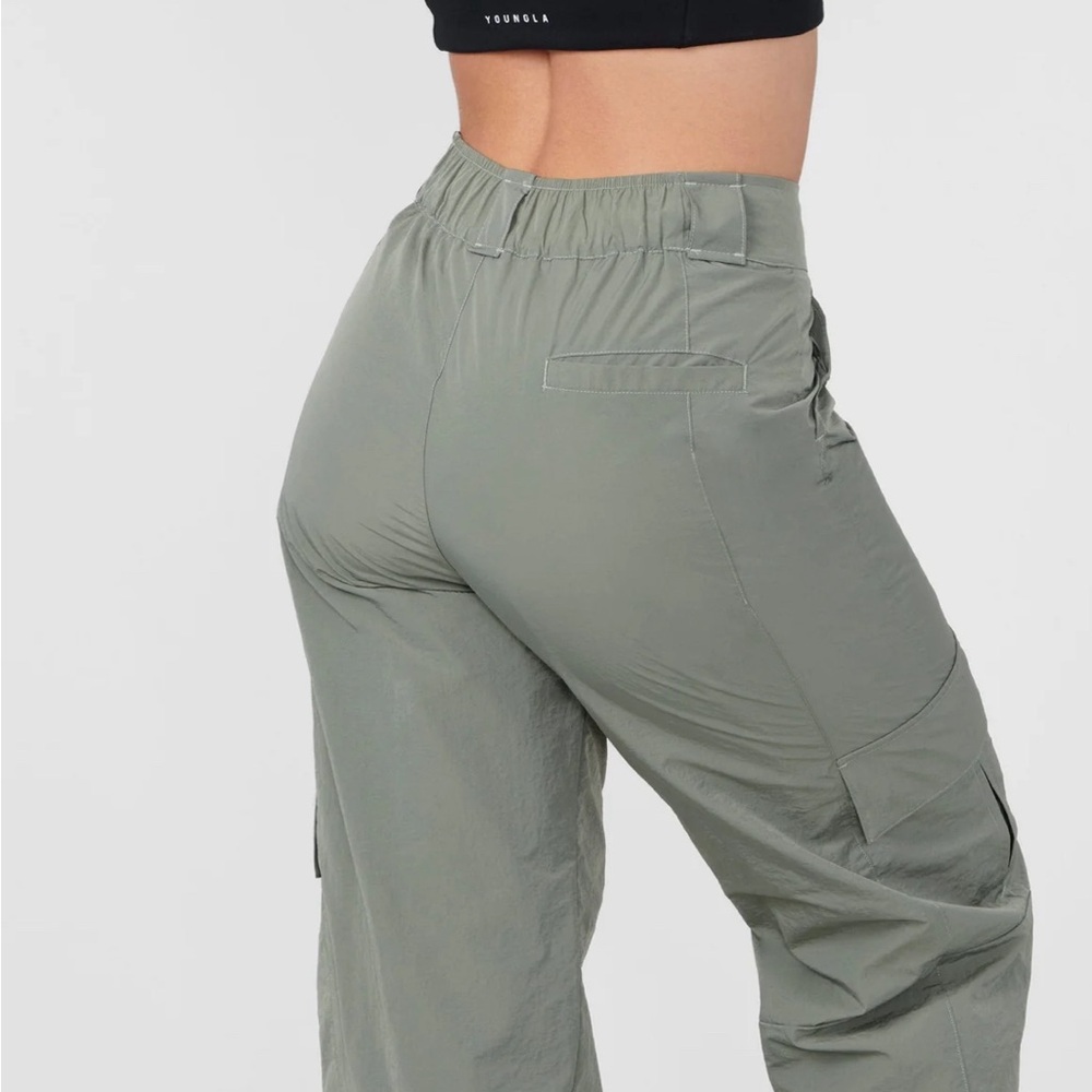 ❌SOLD❌ Young LA cargo pants - Picture 4 of 4